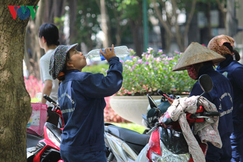 Nắng nóng trên diện rộng, nhiệt độ cao nhất 38 độ C
