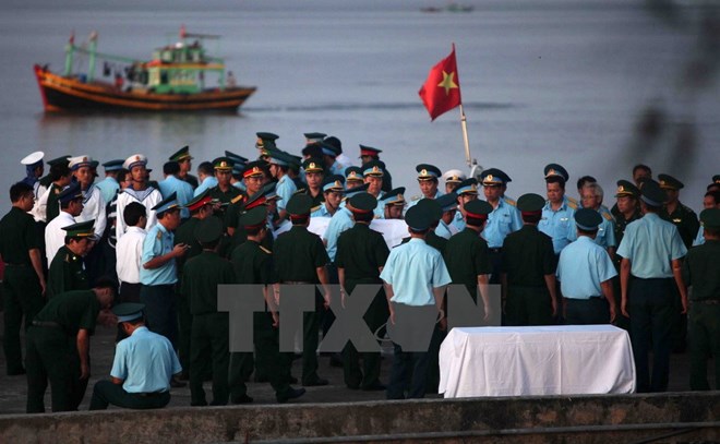 Thăng quân hàm Đại tá cho phi công SU30-MK2 Trần Quang Khải