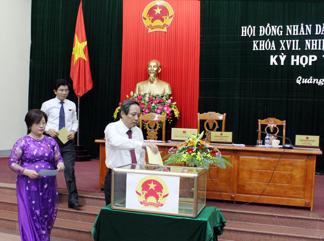 Kỳ họp thứ nhất, HĐND khóa XVII: Quyết định công tác nhân sự và các nội dung quan trọng
