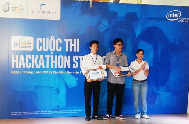 Sản phẩm Rèm thông minh chiến thắng cuộc thi Hackathon STEM IOT 2016