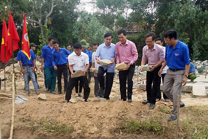 Khởi công xây dựng nhà nhân ái cho hộ nghèo
