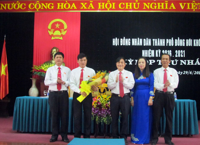 HĐND TP. Đồng Hới tổ chức kỳ họp thứ nhất kiện toàn các chức danh lãnh đạo HĐND và UBND