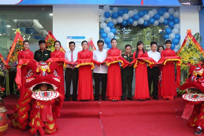 Khai trương Ngân hàng TMCP Quân đội-Chi nhánh Quảng Bình