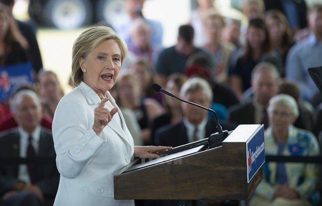 FBI chất vấn bà Hillary Clinton về việc sử dụng các email cá nhân