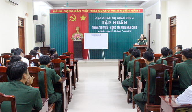 Quân khu 4: Tổ chức lớp tập huấn thông tin viên, cộng tác viên báo chí năm 2016