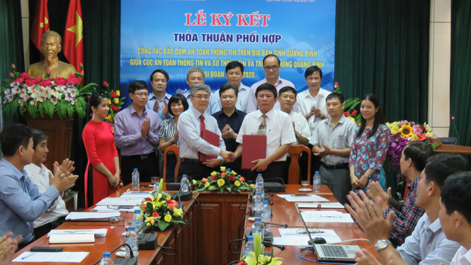 Ký kết thỏa thuận "Phối hợp công tác bảo đảm an toàn thông tin trên địa bàn tỉnh Quảng Bình giai đoạn 2016-2020"