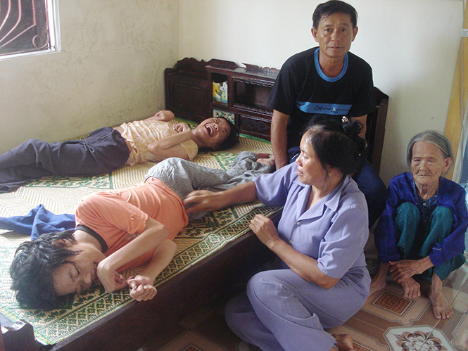 Chung tay xoa dịu nỗi đau