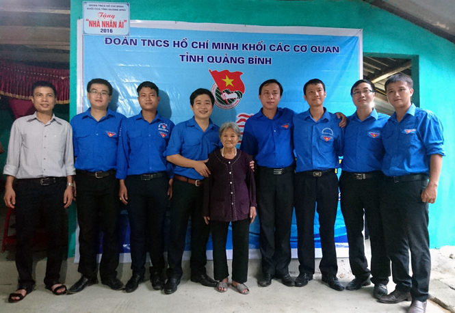 Khánh thành, bàn giao nhà nhân ái cho hộ nghèo