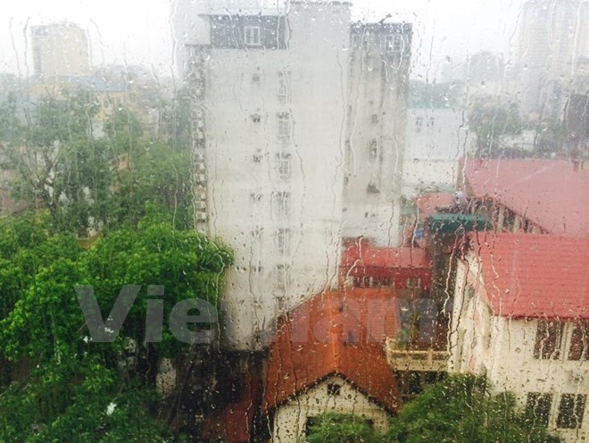 Bắc Bộ có mưa lớn diện rộng từ chiều 10-8, cảnh báo gió giật mạnh