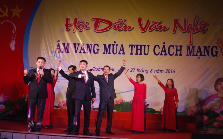 Hội diễn văn nghệ "Âm vang mùa thu cách mạng"