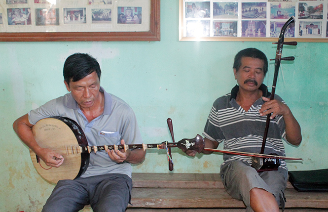 Chuyện về một làng mê ca Huế - Bài 1: Hơn một thế kỷ "bén duyên"