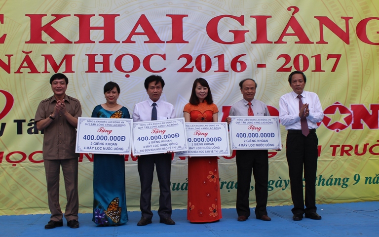 Chương trình "Cùng học sinh miền Trung đến trường" hỗ trợ trên 600 triệu đồng cho tỉnh Quảng Bình
