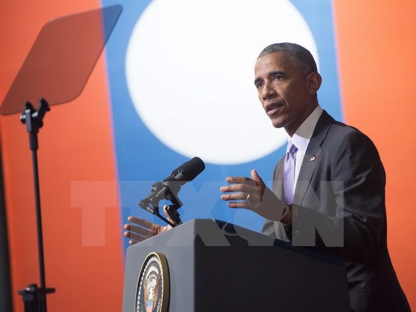 Ông Obama trở thành Tổng thống Mỹ đầu tiên đến thăm Lào