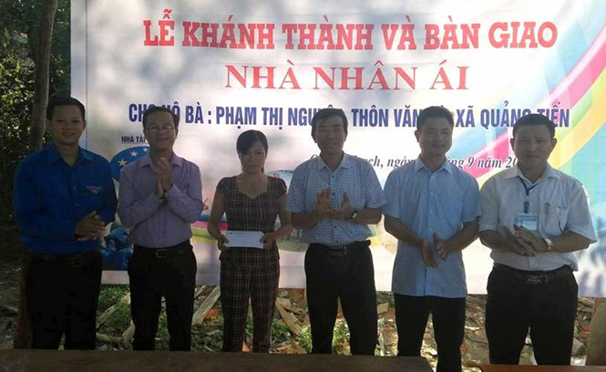 Khánh thành, bàn giao nhà nhân ái cho hộ nghèo