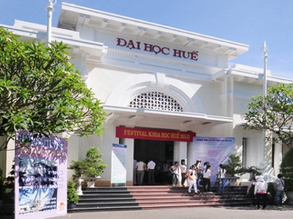 Đại học Huế giảm 50% học phí cho sinh viên bốn tỉnh miền Trung