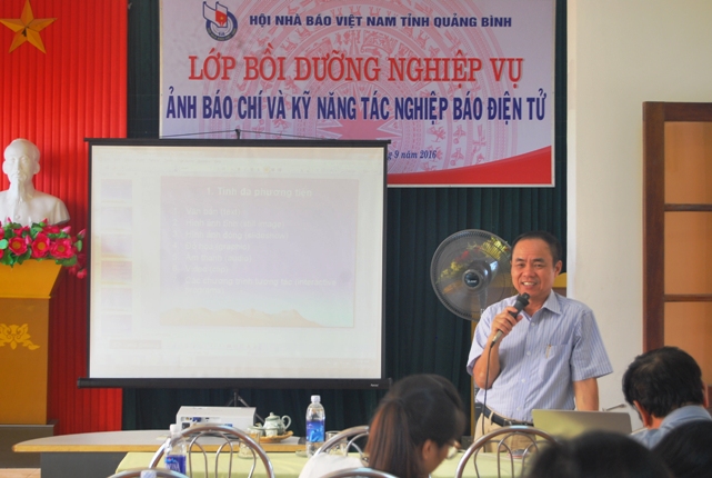 Khai giảng lớp bồi dưỡng nghiệp vụ ảnh báo chí và kỹ năng tác nghiệp báo điện tử