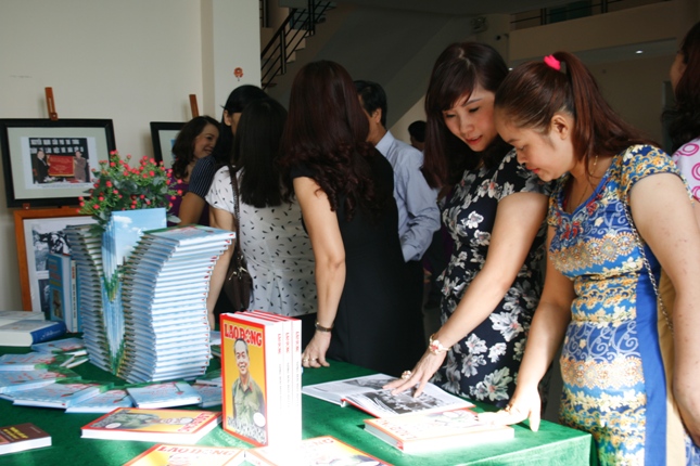 Trưng bày, triển lãm tư liệu về "Biển đảo Việt Nam"