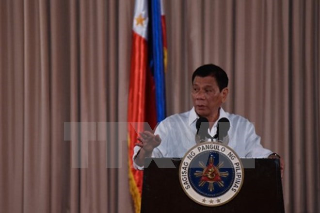 Tổng thống Philippines muốn tìm thế cân bằng giữa các siêu cường