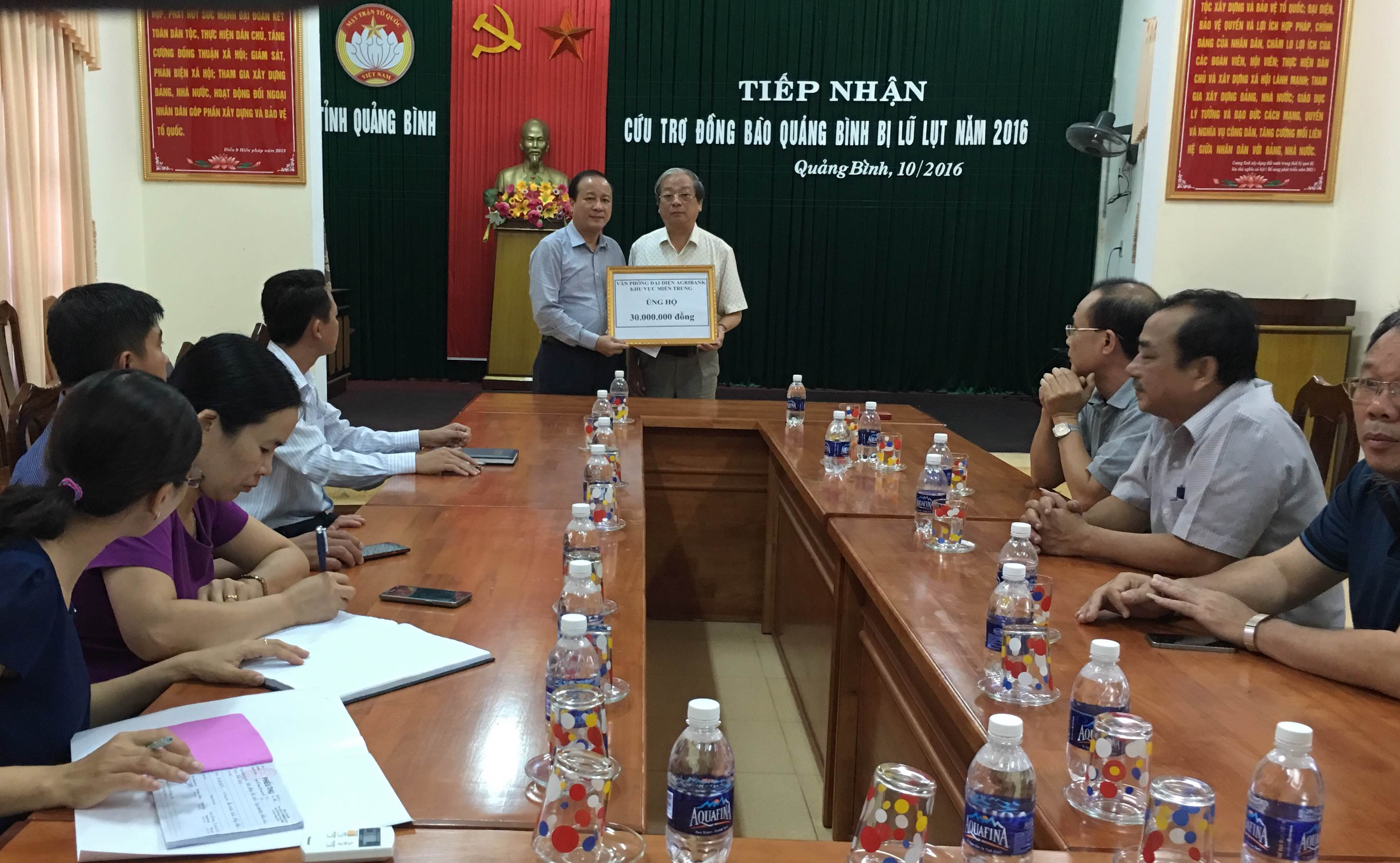 Văn phòng AgriBank khu vực miền Trung hỗ trợ Quảng Bình khắc phục thiên tai