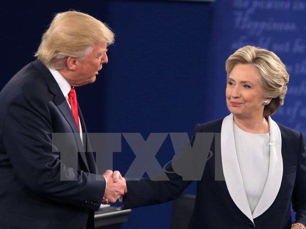 Bà Hillary duy trì khoảng cách từ 4-11 điểm với ông Trump