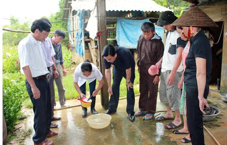 Chủ động ngừa các bệnh "ăn theo" bão lũ