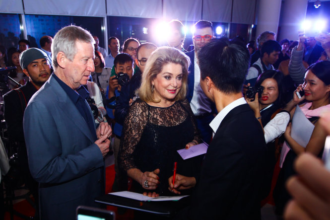 Catherine Deneuve xuất hiện trong buổi chiếu phim Đông Dương