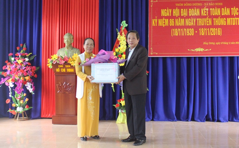 Đồng chí Bí thư Tỉnh ủy tham dự ngày hội "Đại đoàn kết toàn dân tộc" tại xã Bảo Ninh