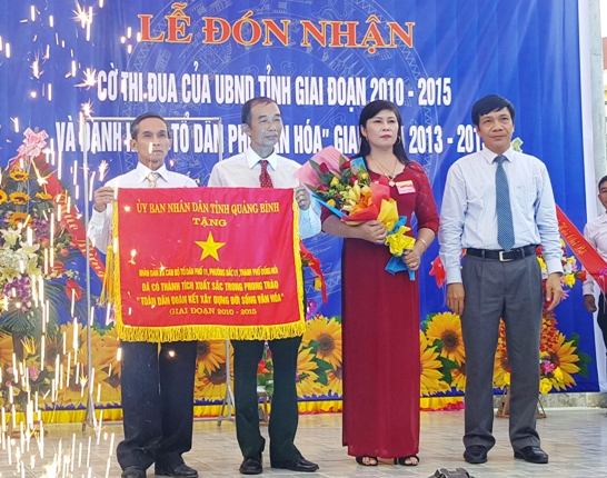 Tổ dân phố 11, phường Bắc Lý đón nhận cờ thi đua của UBND tỉnh giai đoạn 2010-2015