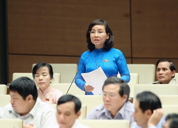 Nhiều đại biểu đề nghị giữ ngành kinh doanh dịch vụ ngân hàng mô