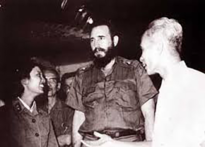 Một người Quảng Bình được lãnh tụ Fidel Castro tặng carvisit