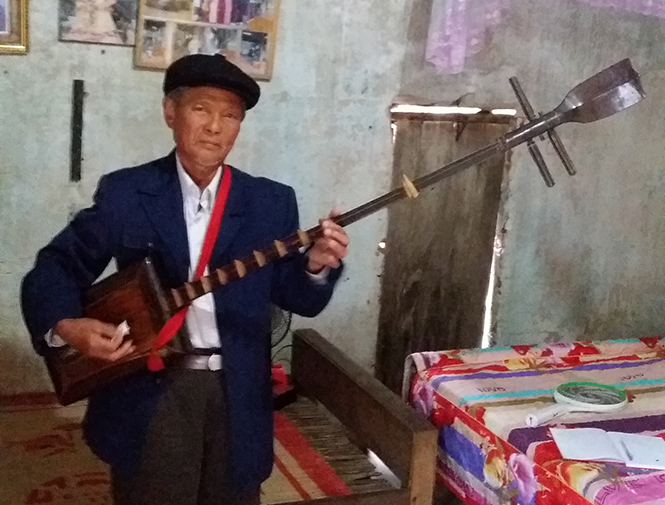 Người nghệ nhân và cây đàn đáy trên trăm tuổi
