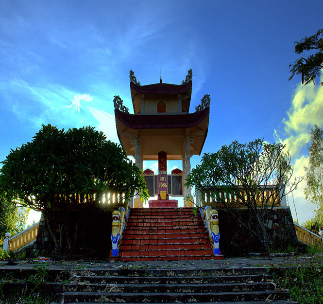Tổ quốc lưu mãi tên anh