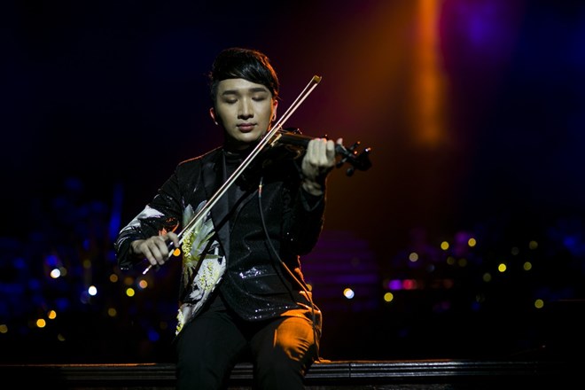 "Hừng đông" - Hoàng Rob thử nghiệm biểu diễn cùng tiếng violin