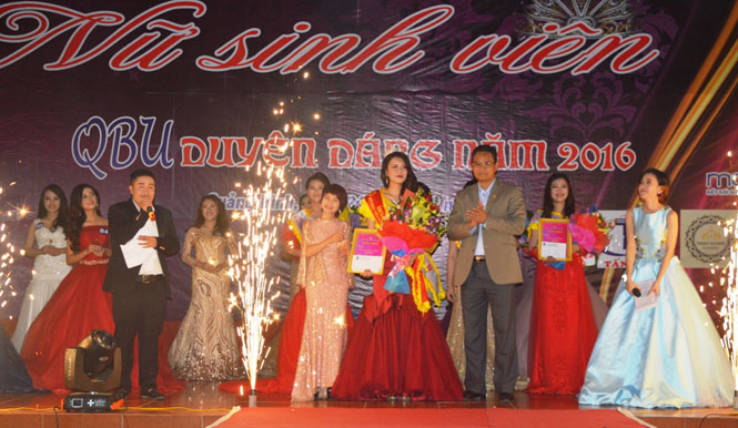 Chung kết hội thi nữ sinh viên duyên dáng 2016