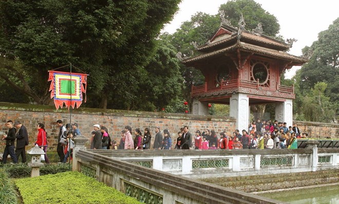 Vì sao Văn Miếu-Quốc Tử Giám bỗng dưng "khoác màu áo mới"