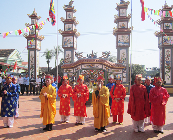 Mái đình làng biển ngày xuân