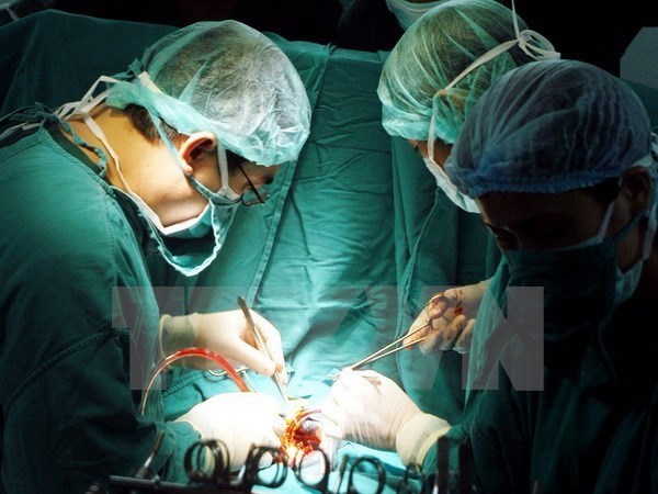 Cứu sống hai trường hợp mắc bệnh lý phức tạp, dọa tử vong