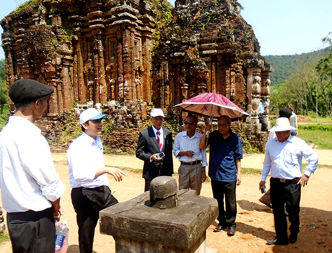 Hội DSVHVN huyện Quảng Trạch: Tăng cường hoạt động tham quan, nghiên cứu cho hội viên