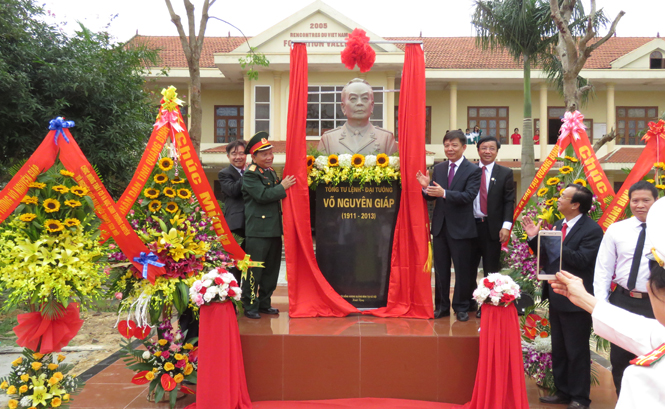 Khánh thành tượng Đại tướng Võ Nguyên Giáp