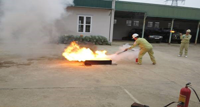 Truyền tải điện Quảng Bình: Tổ chức huấn luyện, bồi dưỡng nghiệp vụ PCCC và CNCH năm 2017