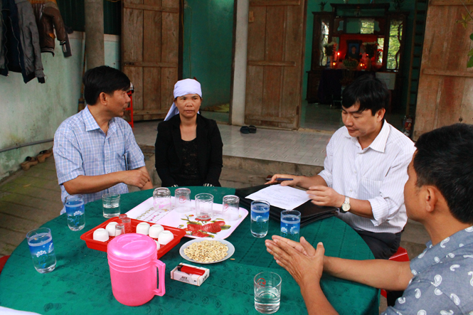 Thăm hỏi gia đình các ngư dân bị mất tích trên biển