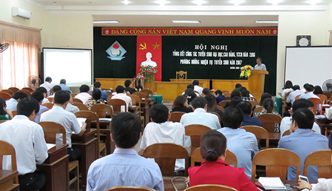 Để xảy ra sai sót trong công tác tuyển sinh, hiệu trưởng phải chịu hoàn toàn trách nhiệm