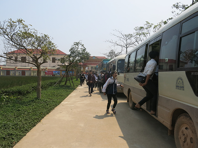 Xe buýt trường làng