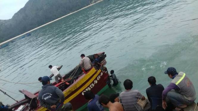 Trục vớt tàu cá gặp nạn ở đảo La