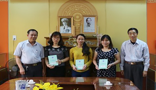 Bàn giao sổ BHXH cho người lao động