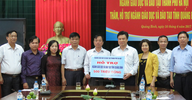 Ngành Giáo dục - Đào tạo Hà Nội hỗ trợ 600 triệu đồng cho Quảng Bình
