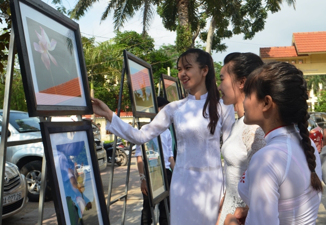 Khai mạc triển lãm ảnh nghệ thuật "Đời sen"