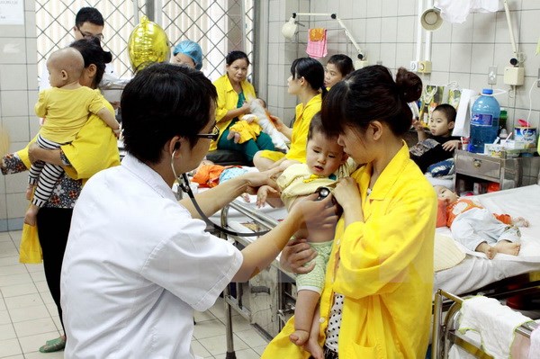Cha mẹ tự ý mua thuốc điều trị, nhiều trẻ bị suy hô hấp nặng