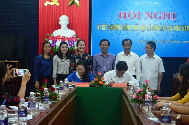 Ký kết chương trình phối hợp về công tác gia đình năm 2017