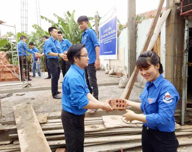 Khởi công xây dựng nhà tình nghĩa